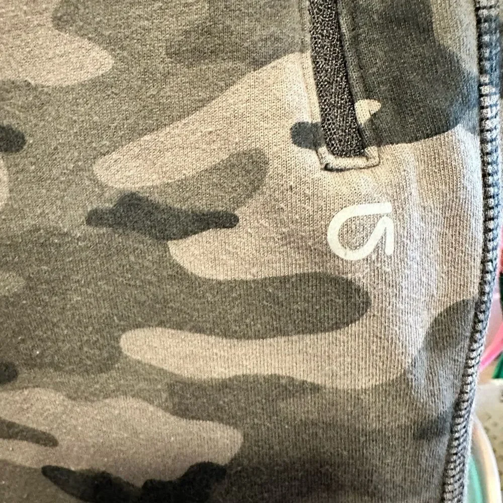 EUC Gap Boys Green/Cream Camo Joggers Sweetpants- Size Large - Size 10